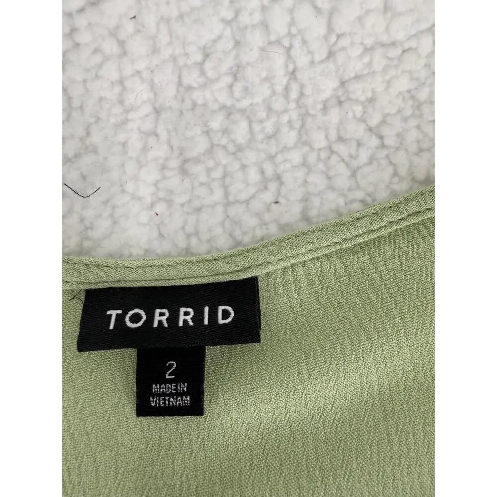 TORRID Green Short Sleeves VNeck Crochet‎ Detailing Tie Closure Blouse Size 2